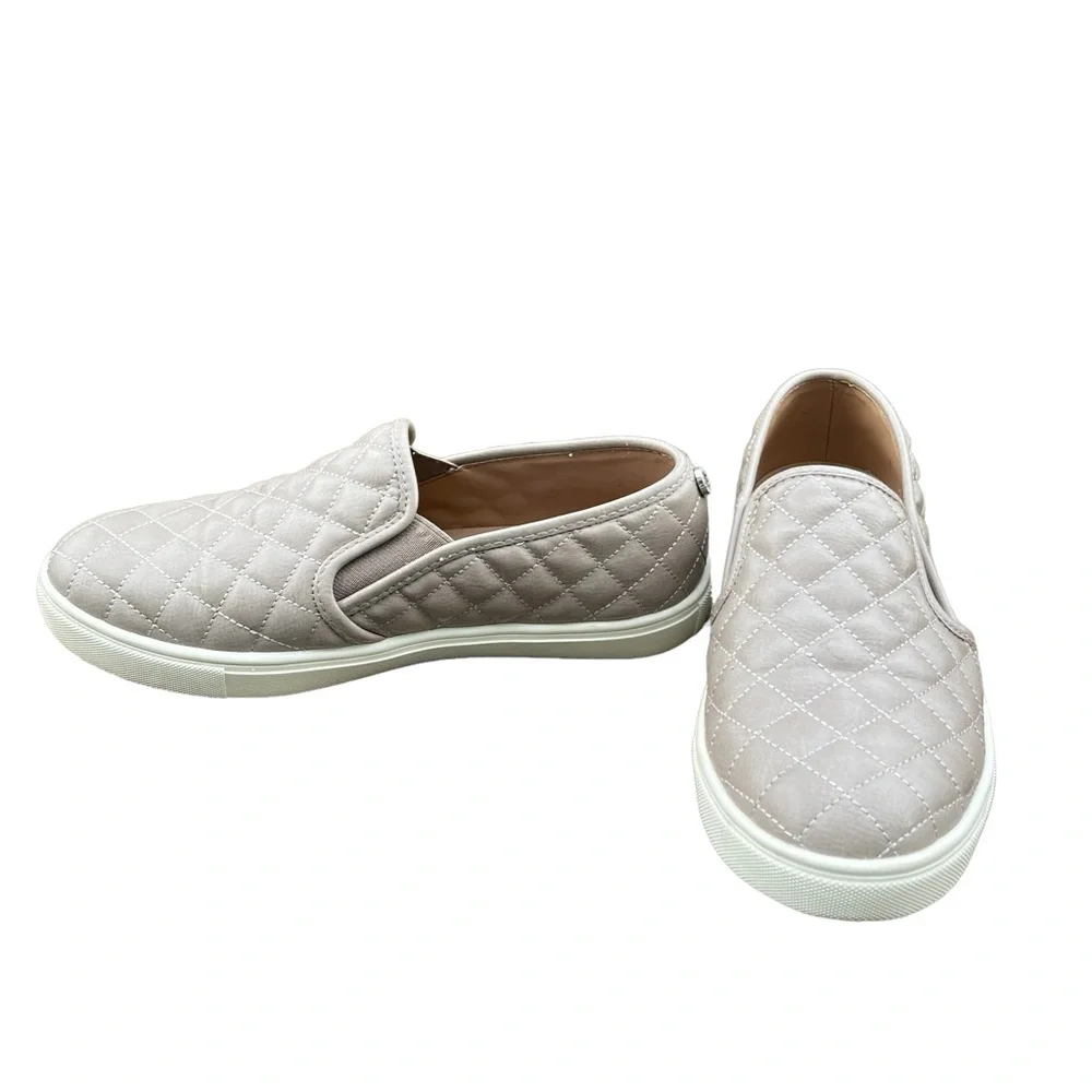 Steve Madden Ecentrcq Quilted Silver Slip On Loafer Size: 8.5